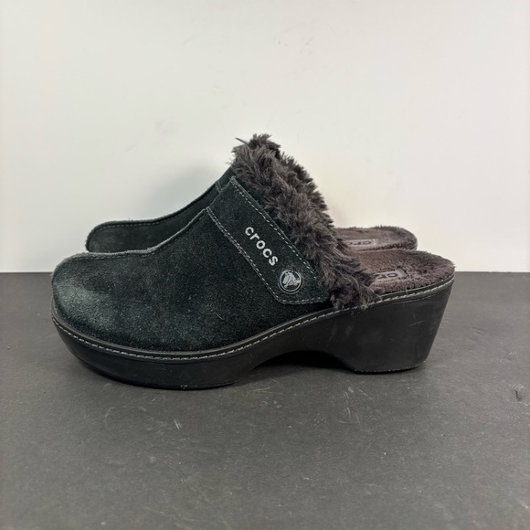 Crocs Black Suede Faux Fur Lined Platform Clogs Mules Women’s 7 - Picture 5 of 7
